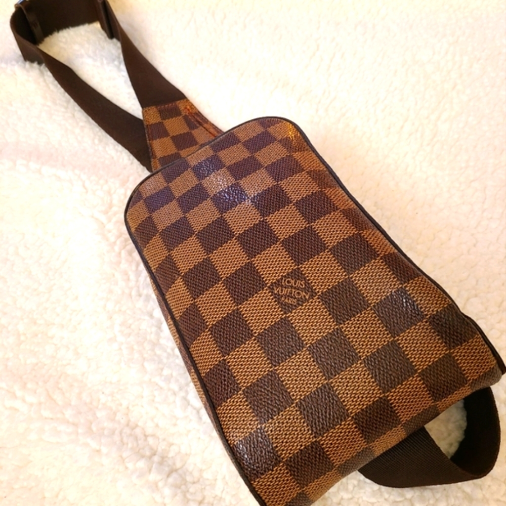 💖💗🔥 SO HOT!!! LOUIS VUITTON GERONIMOS BUM BAG! MINT CONDITION! Merry Xmas! - Picture 12 of 16